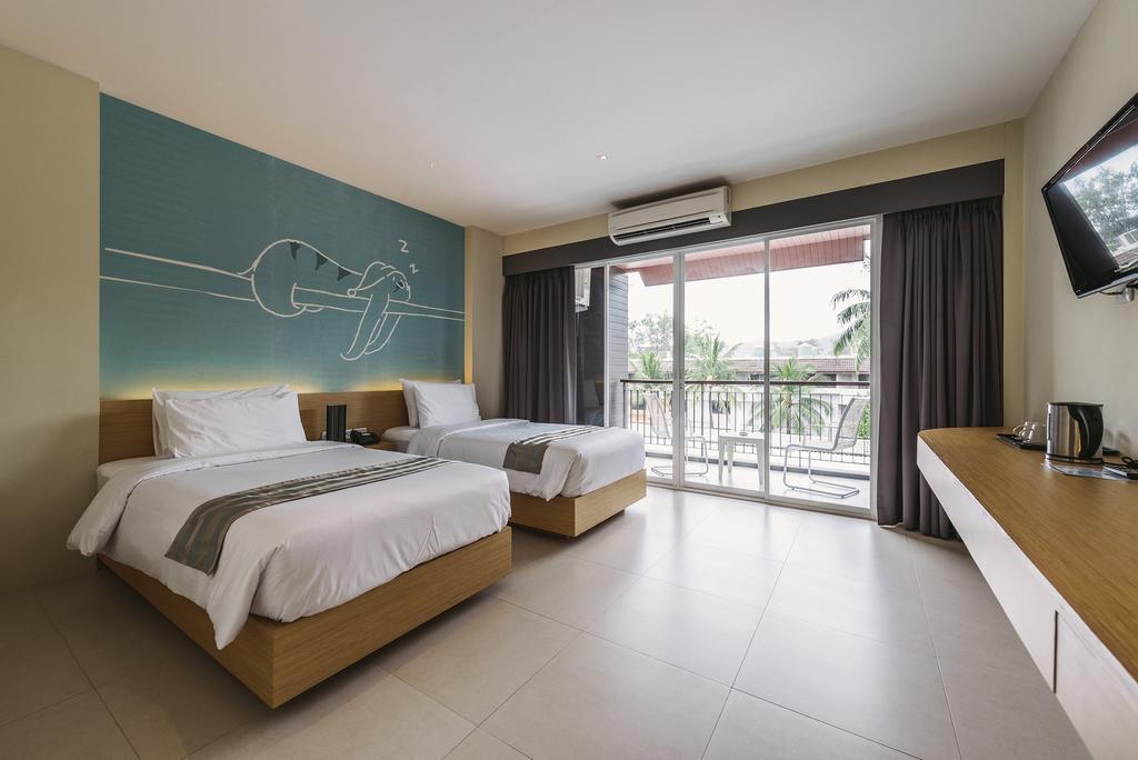 Tiras Patong Beach Hotel Стая снимка